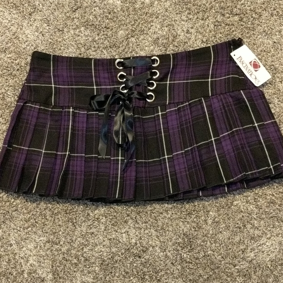 Plaid skirt w/fishnet stockings - Picture 1 of 4
